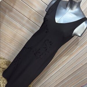 Jones Wear Black Sleeveless V-Neck Sheath Maxi